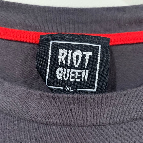 Riot Queen Gray Cropped All Right T-Shirt - Picture 4 of 5